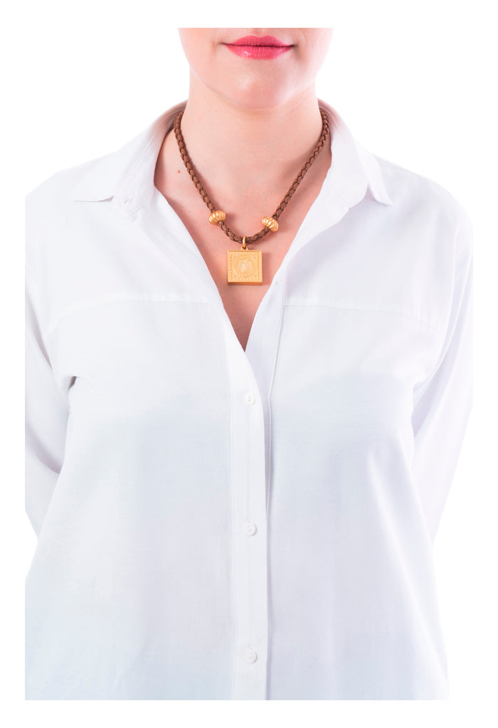 Collar Virgen de Guadalupe Tejido con Dije Cuadrado