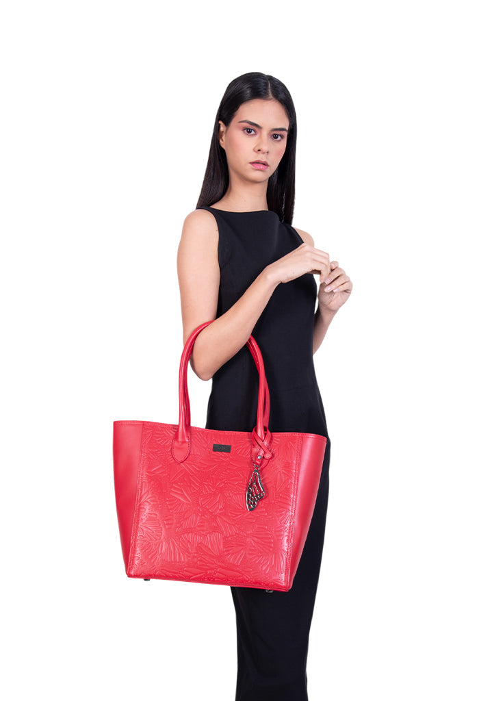 Tote Kuuch de Piel Grabado Mariposa